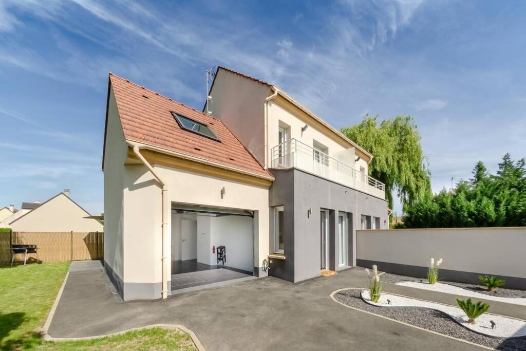 Photo of Buildings in Villejust