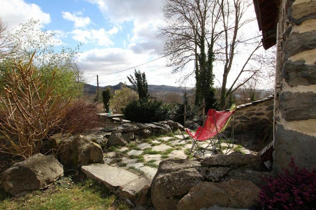 Photo of Patio Balcony in Saint-Julien-Chapteuil