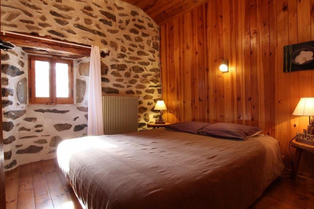 Photo of Bedroom in Saint-Julien-Chapteuil
