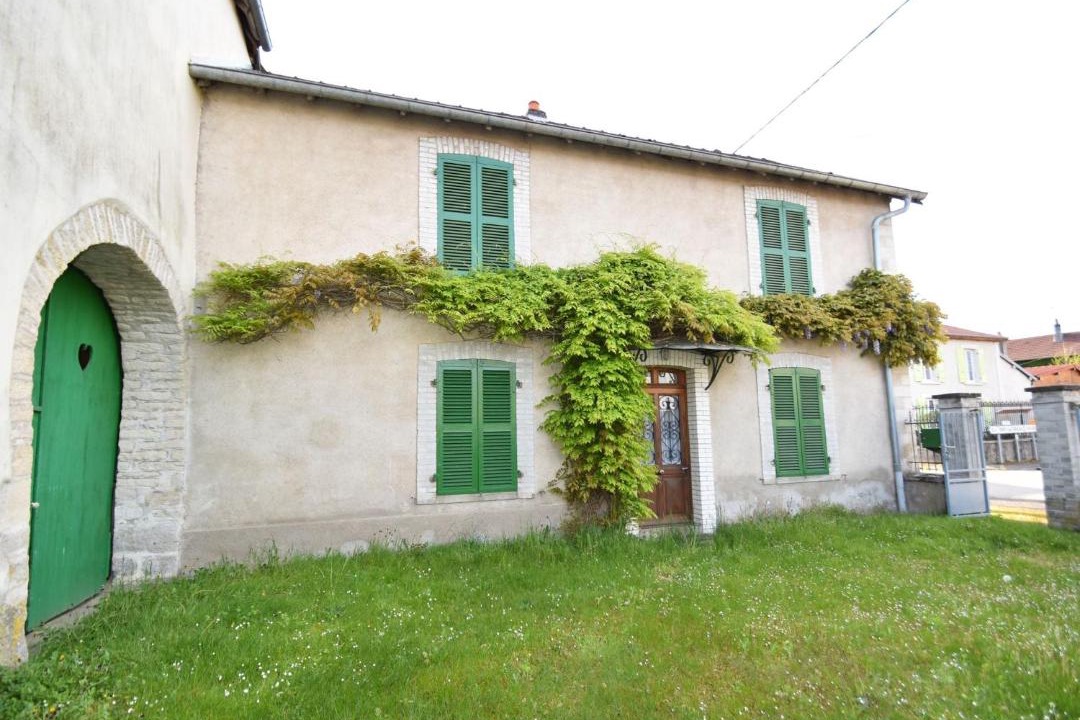 Photo of Buildings in Vanne