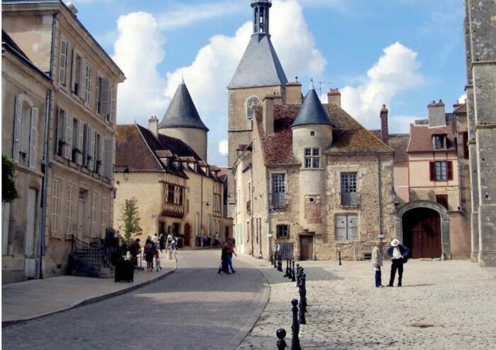 Photo of Others in Avallon