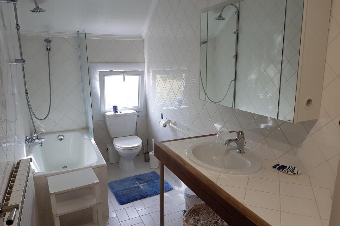 Photo of Bathroom in Maux
