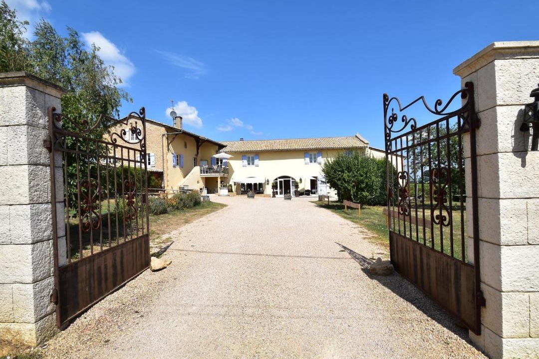 Photo of Buildings in Chaintre