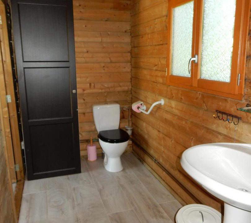 Photo of Bathroom in Epiry