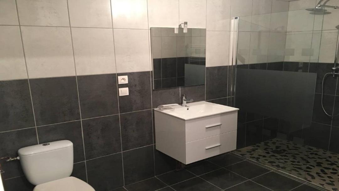 Photo of Bathroom in Roisey