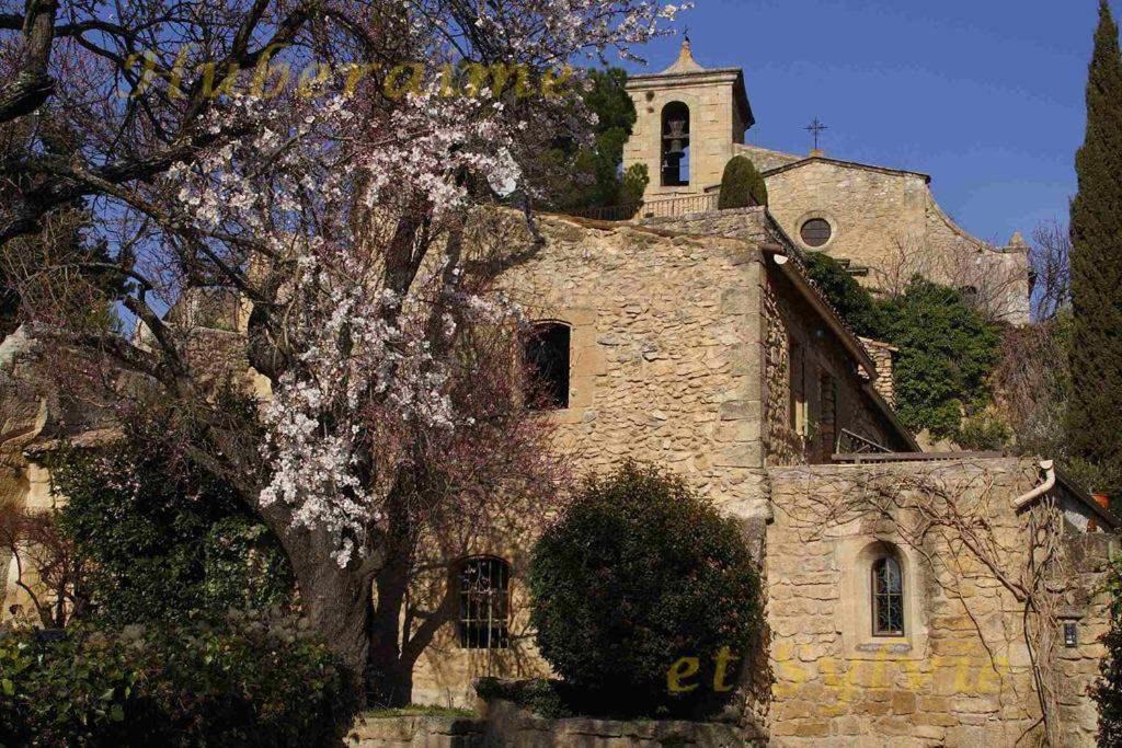 Photo of Buildings in Taillades