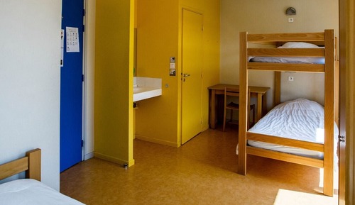 Triple Room with Ensuite Shower - Shared Toilets