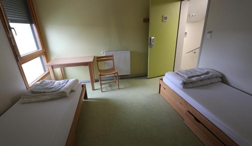 Twin Room with Ensuite Bathroom