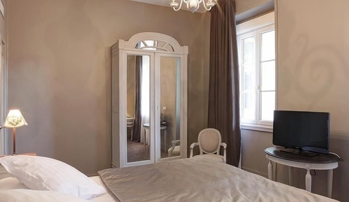 Superior Room, 1 King Bed, Courtyard View (Twin bed on request)
