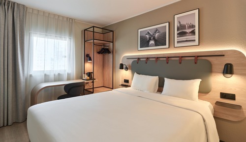 Standard Room, 1 Queen Bed