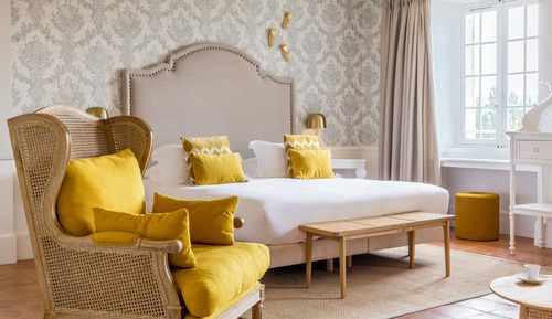 Junior Suite, 1 King Bed with Sofa bed, Garden View