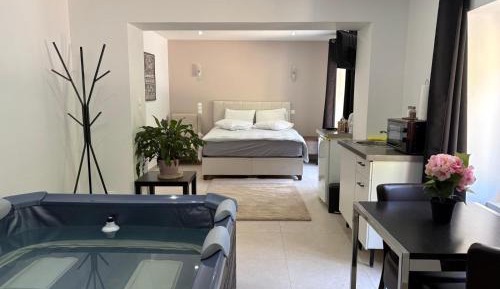 King Room with Spa Bath