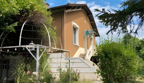One-Bedroom Apartment with Garden View