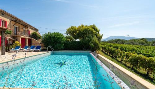 Two-Bedroom Deluxe Apartment with Garden View