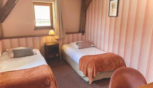 Quadruple Room with Private Bathroom