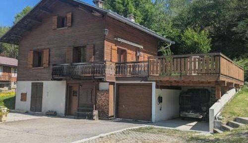 Chalet (8 Adults)
