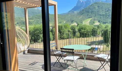 Two-Bedroom Deluxe Apartment with Garden View