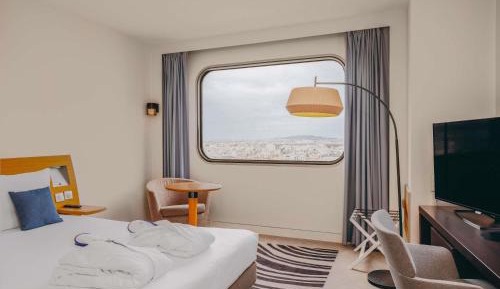 Executive Queen Room With Sofa Bed