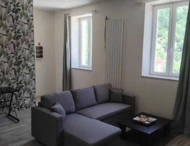 Two-Bedroom Apartment with Mountain View
