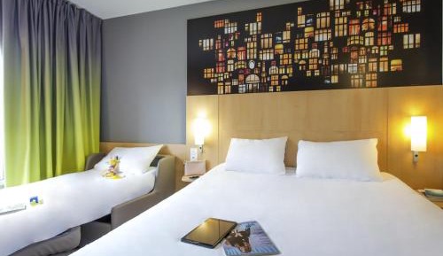 Standard Room with One Double Bed and One Single Bed