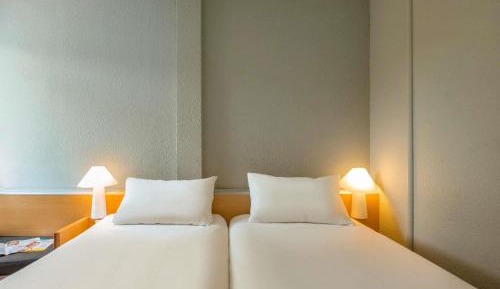 Standard Room with One Double Bed and One Single Bed