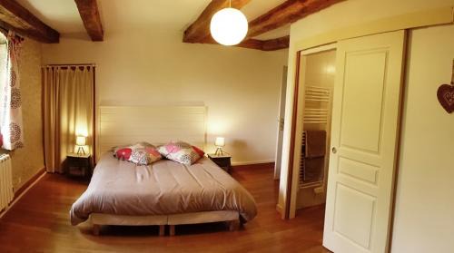 Deluxe Room (2 Adults + 1 Child)
