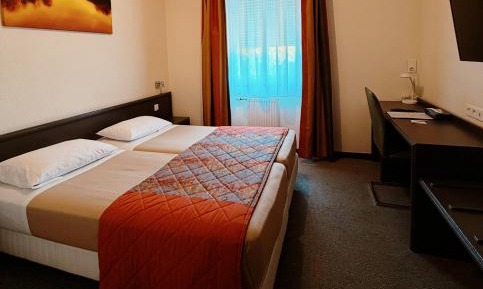 Economy Twin Room