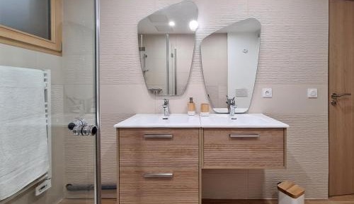 Quadruple Room with Private Bathroom
