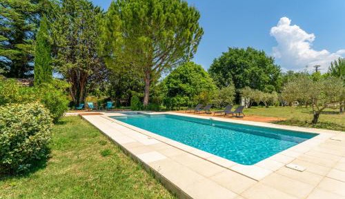 Two-Bedroom Deluxe Apartment with Garden View