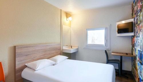 Tandem Room