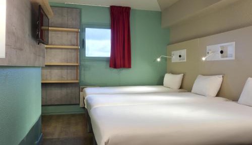 Triple Room with Three Single Beds
