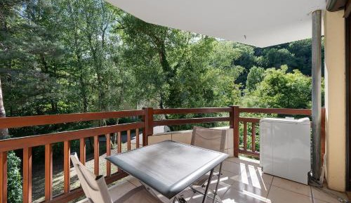 Superior One-Bedroom Apartment with Balcony