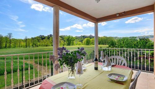 Villa with Garden View