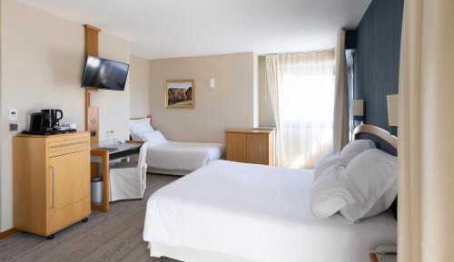 Family Room with One Queen Bed, One Single Bed and Sofa Bed - Non-Smoking