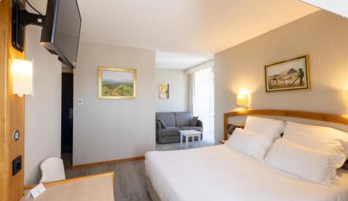Junior Suite with Queen Bed and Sofa Bed - Non-Smoking