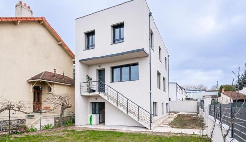 Five-Bedroom Apartment