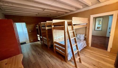 Single Bed in Mixed Dormitory Room
