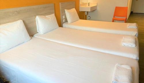 Break Room with Two Single Beds and Extra Bed