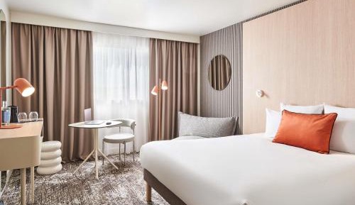2 Adjacent Rooms