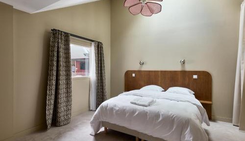 Deluxe Queen Room