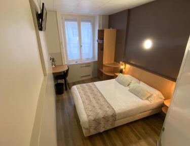 Single Room with double bed and cabin bathroom