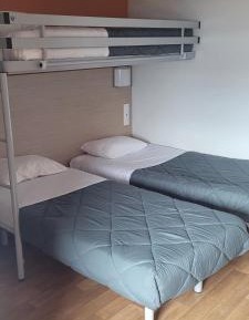 1 Double Bed 1 Single Bed With Shared Bathroom And Toilet