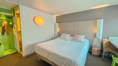 Standard Queen Room