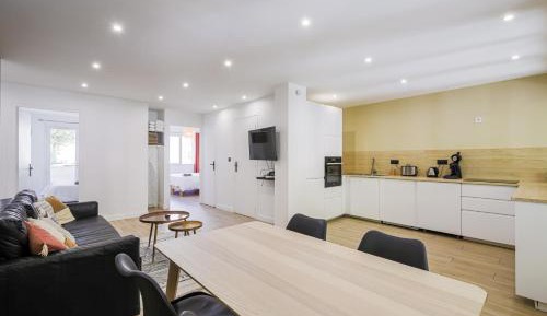 Three-Bedroom Deluxe Apartment