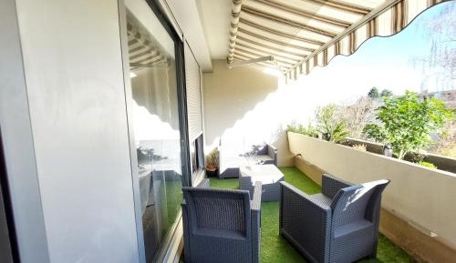 Studio with Balcony