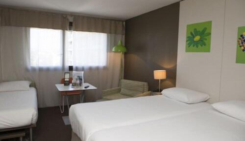 Standard Room With Three Single Beds