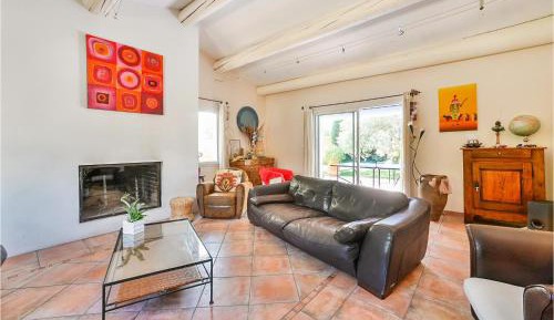 Three-Bedroom Vacation Home 