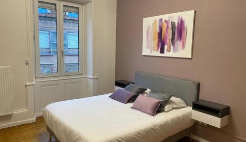 Four-Bedroom Apartment with Balcony 