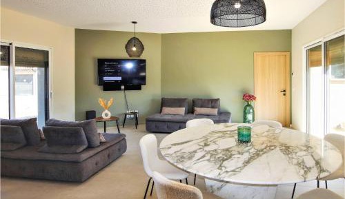 Three-Bedroom Vacation Home 
