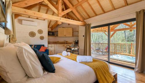 Suite with Hot Tub